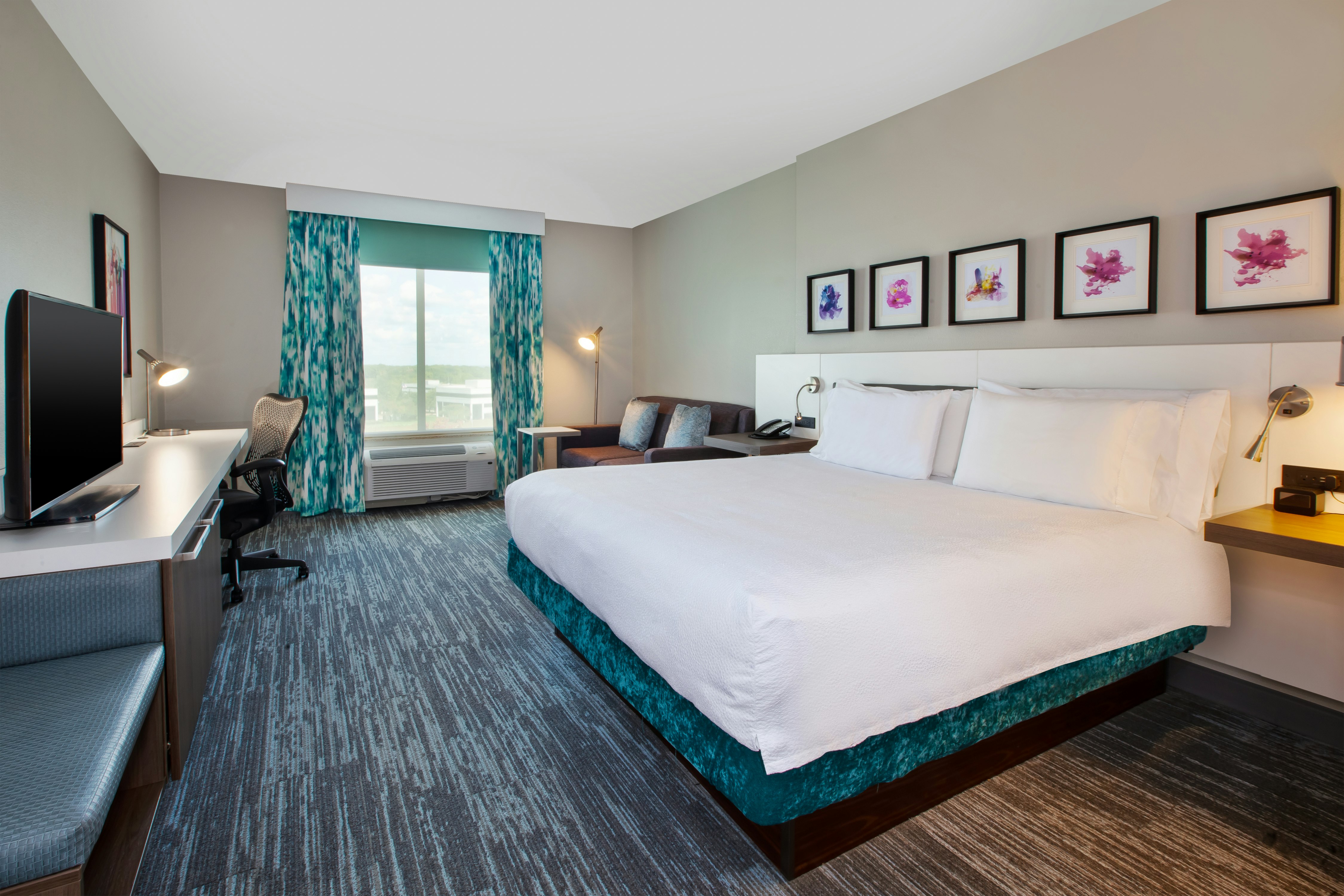ROOM, KING BED, SOFA