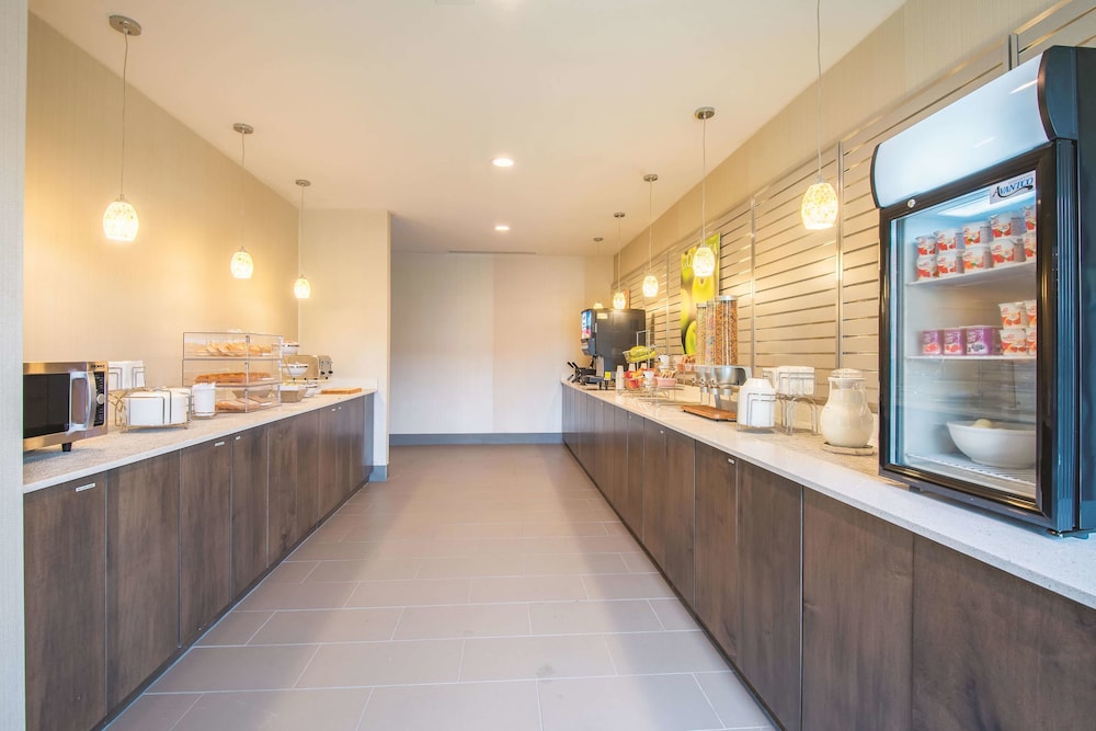 La Quinta Inn Suites By Wyndham York 12/53
