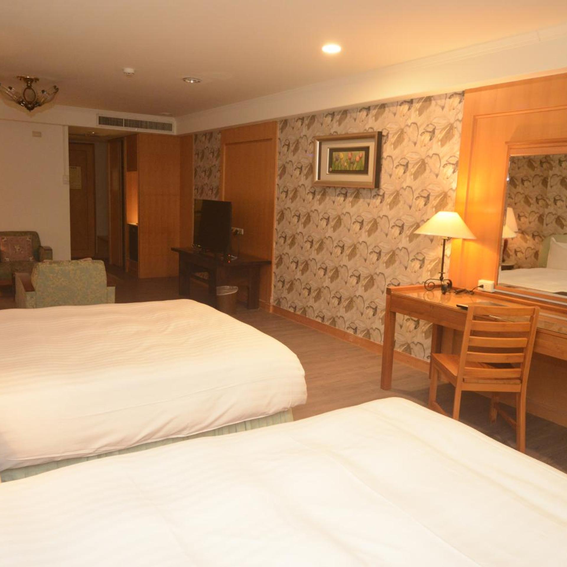 Apollo Hotel 16/83