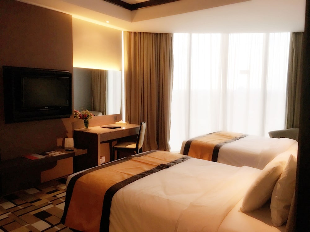 Grand Paragon 7/43