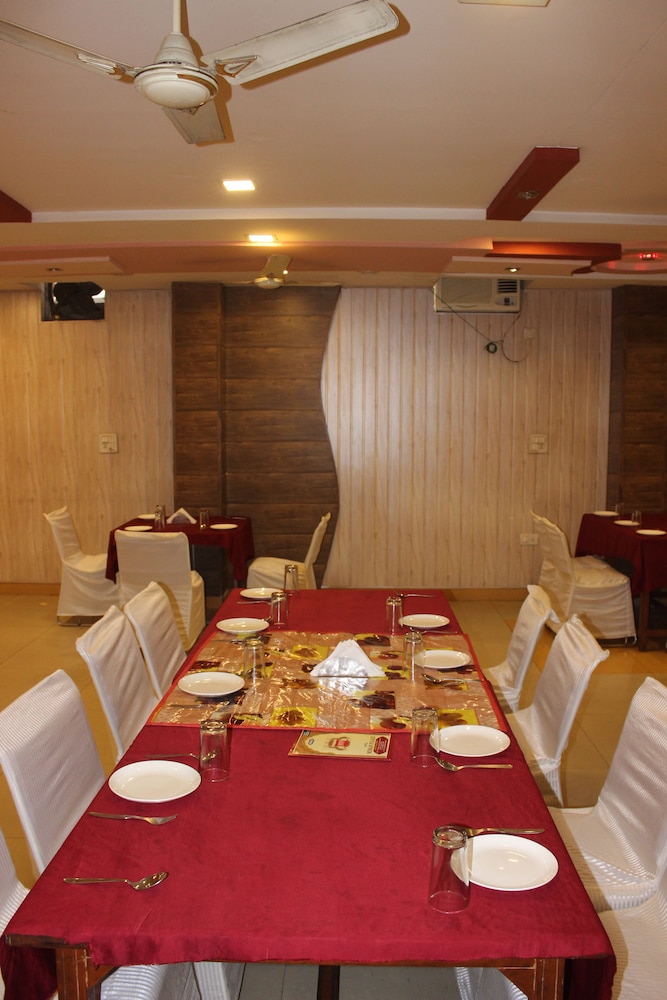 HOTEL MUSKAN PALACE 38/46