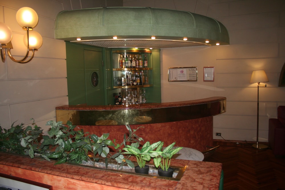 Albert Hotel 4/20