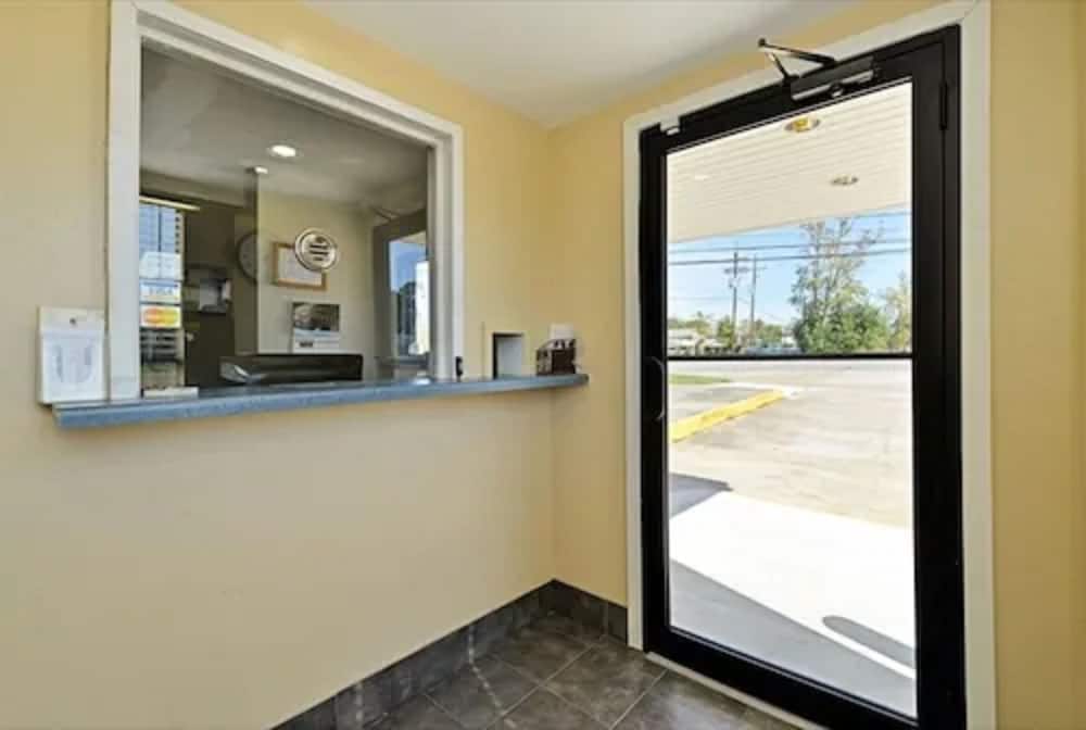 LaPlace Motel 6/30