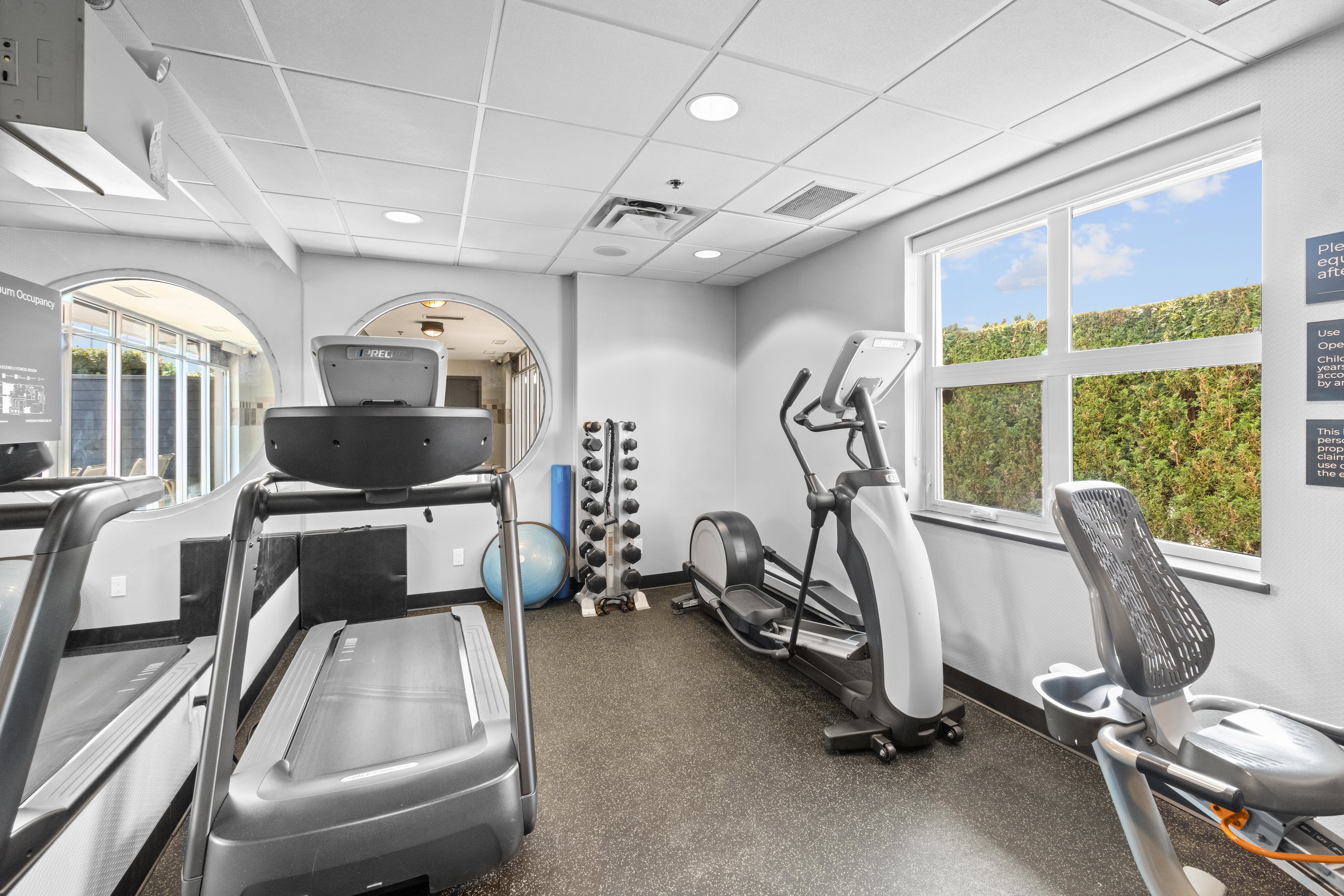 Holiday Inn Hotel Suites Surrey East Cloverdale 40/75