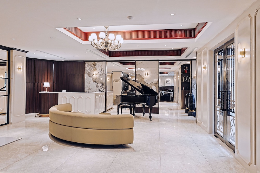 The Jesselton Hotel 8/50