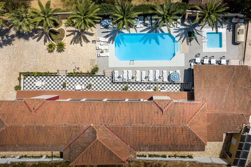 Rose Club Hotel 40/50