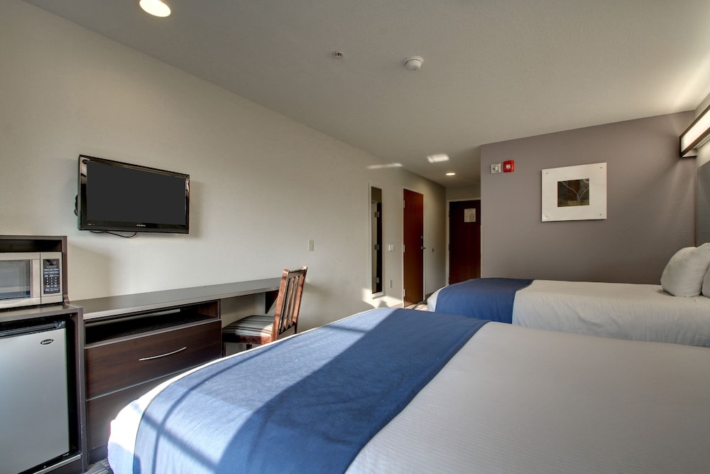 Microtel Inn & Suites Tuscaloosa Near University 12/30