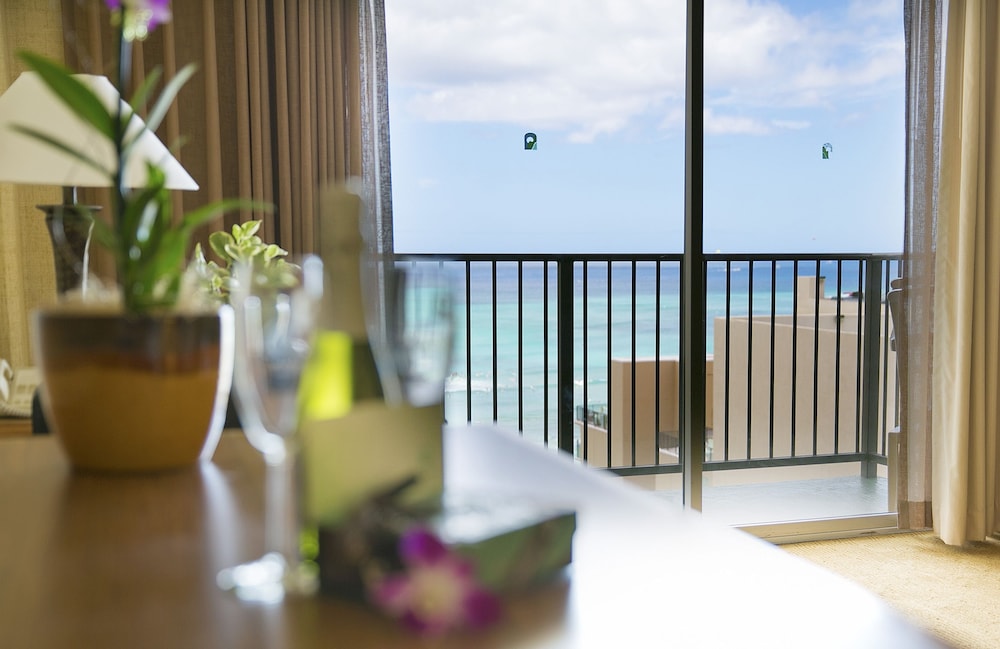 Waikiki Resort Hotel 10/69