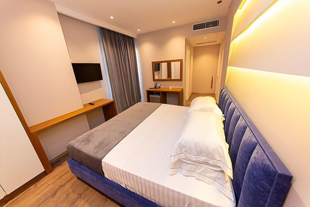 Light Hotel 15/35