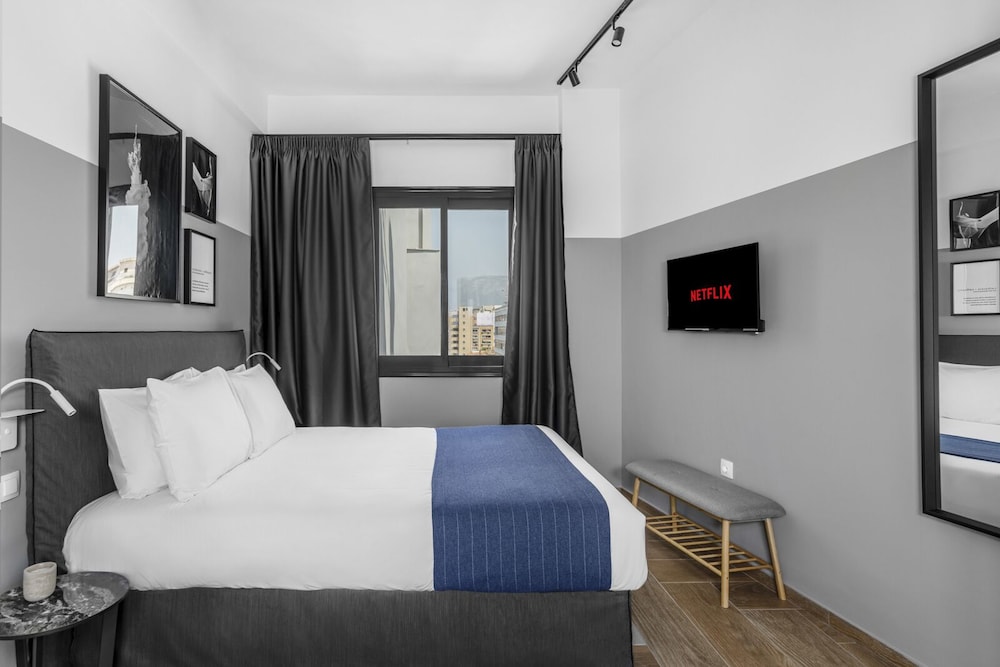 DOUBLE ROOM