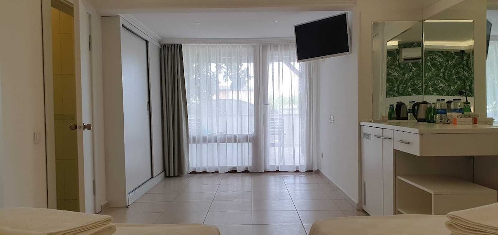 Bella Garden Boutique Hotel 83/83