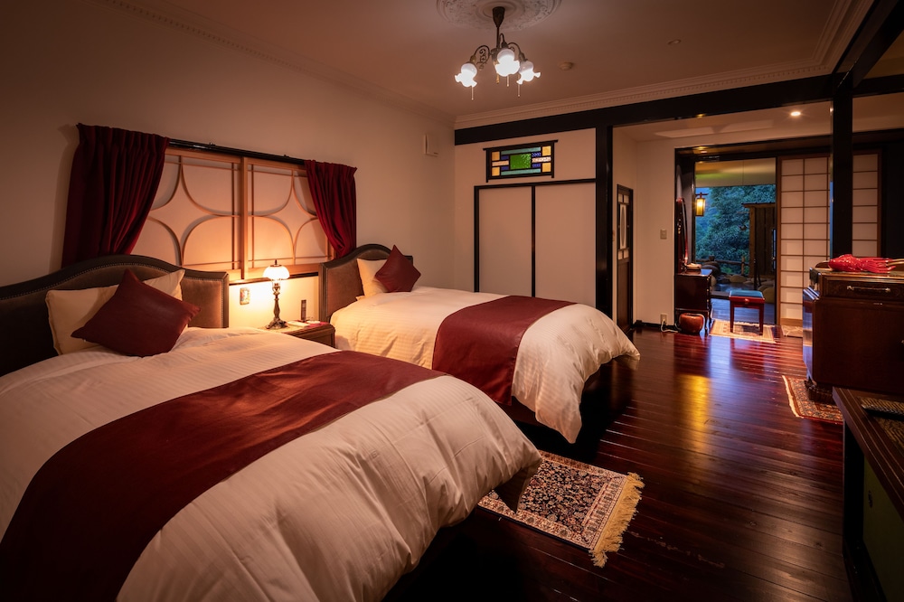 JAPANESE WESTERN, KAWORI, PREMIER, TWIN BEDS, 4 FUTON BEDS, ADULT ONLY