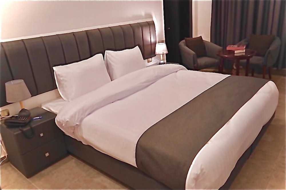 RUM HOTELS - AL WALEED 10/66