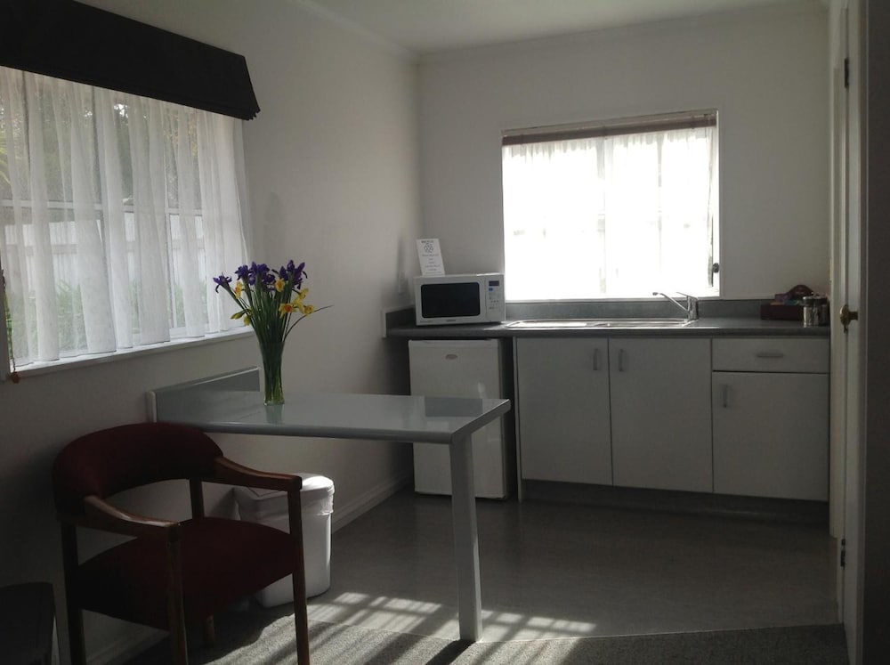 Settlers Motor Lodge 33/43