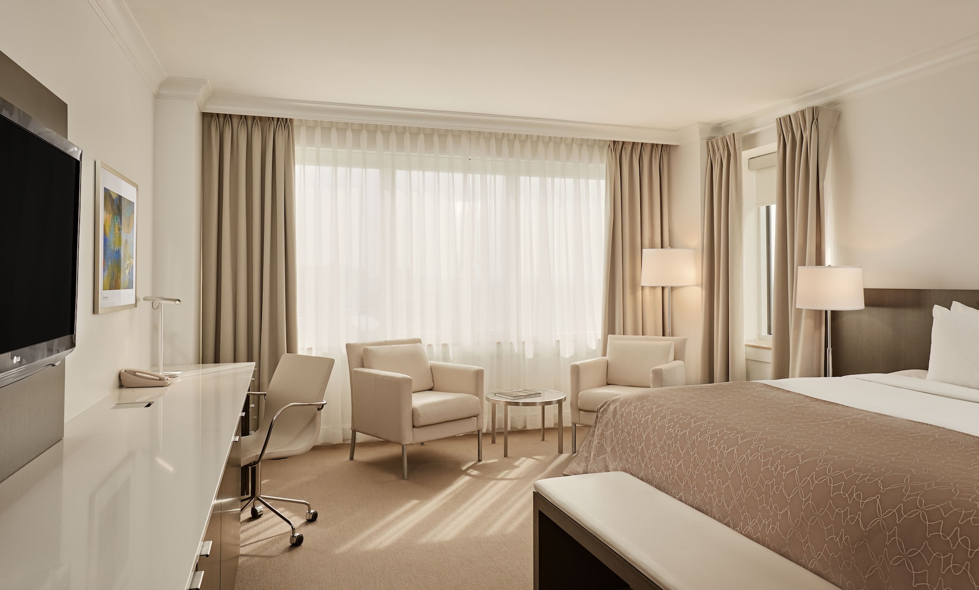 غرفة كلاسيكية بسرير كينج بحوض استحمام لذوي الإعاقة، InterContinental Cleveland 2/4