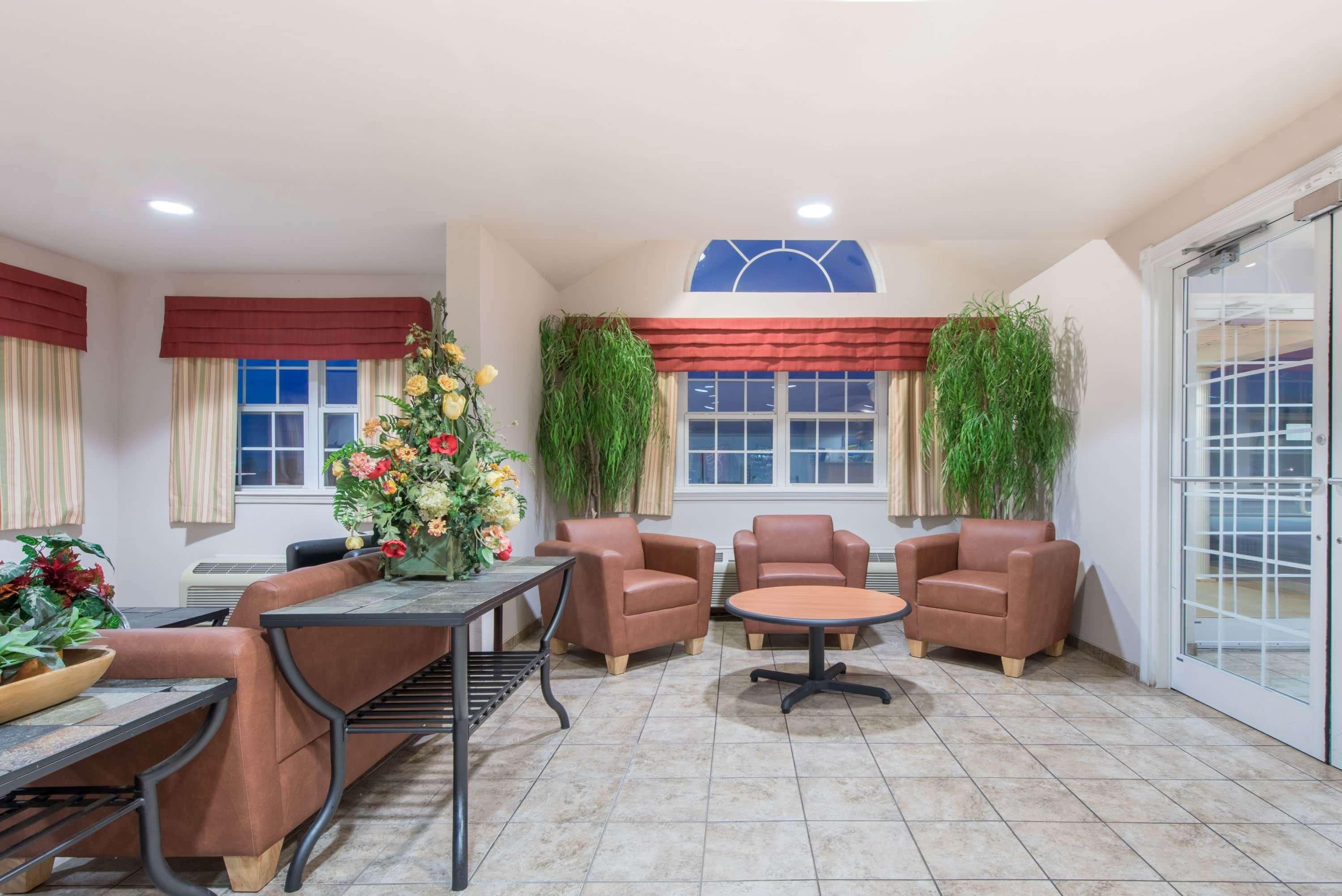 Microtel Inn & Suites by Wyndham Altus 9/16