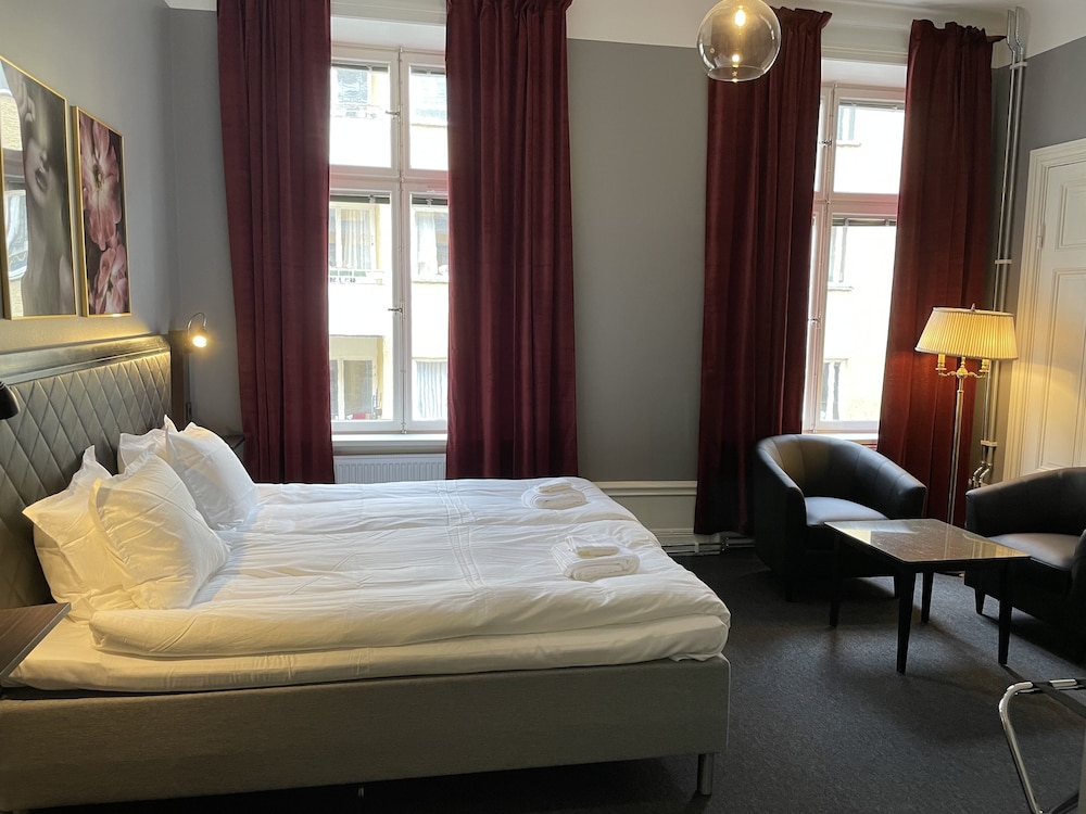 DELUXE, DOUBLE BED