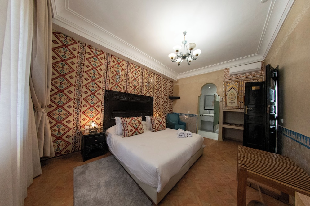 Riad Yacout 28/76