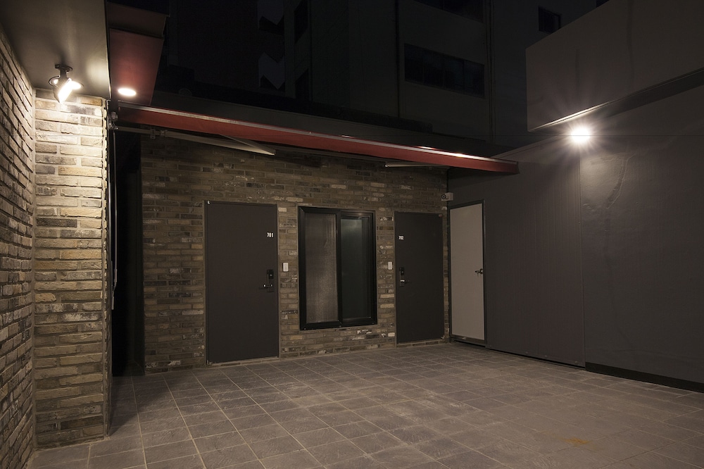 Hotel Gray 4/35
