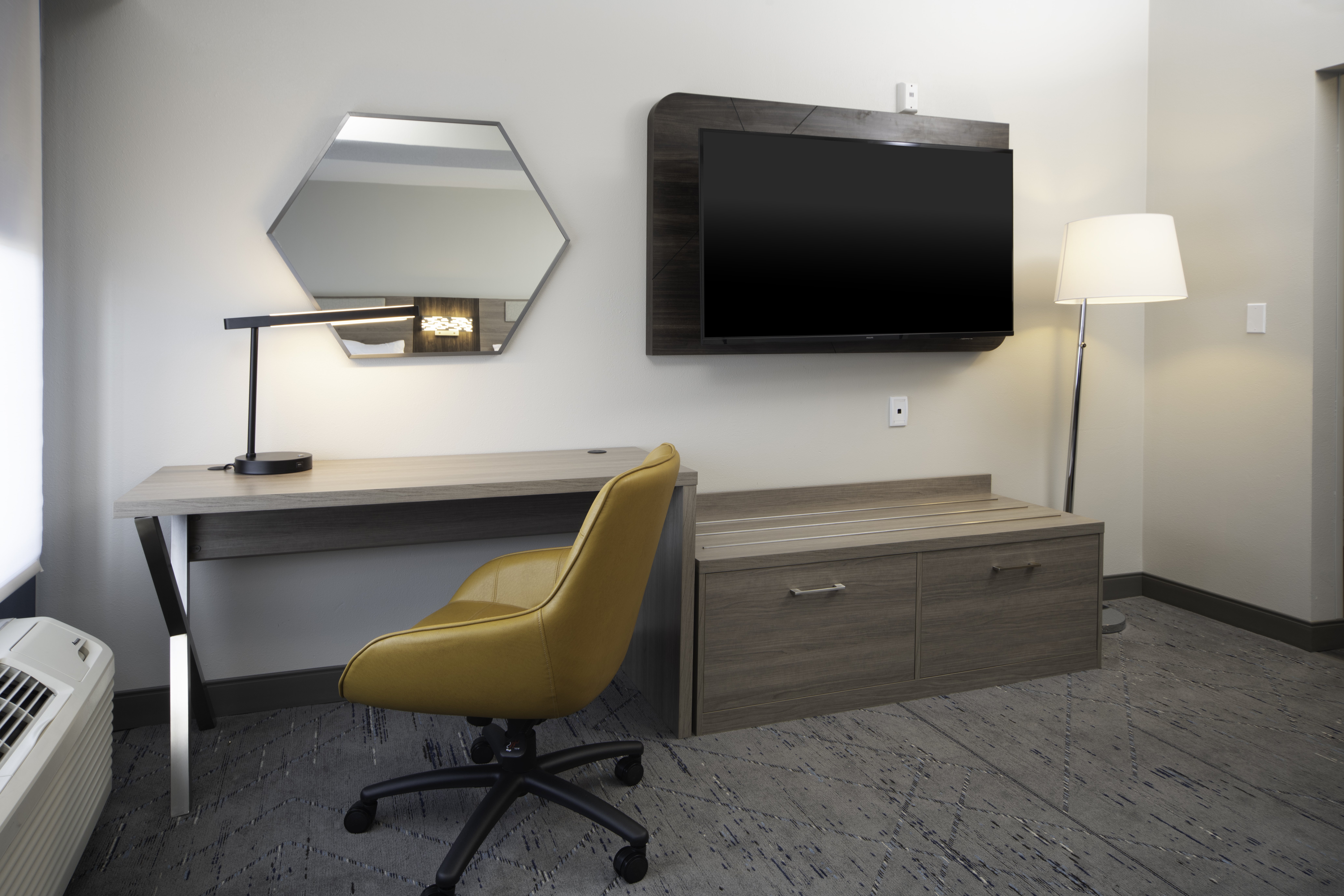 Holiday Inn Express Hotel Suites Indianapolis East 66/75