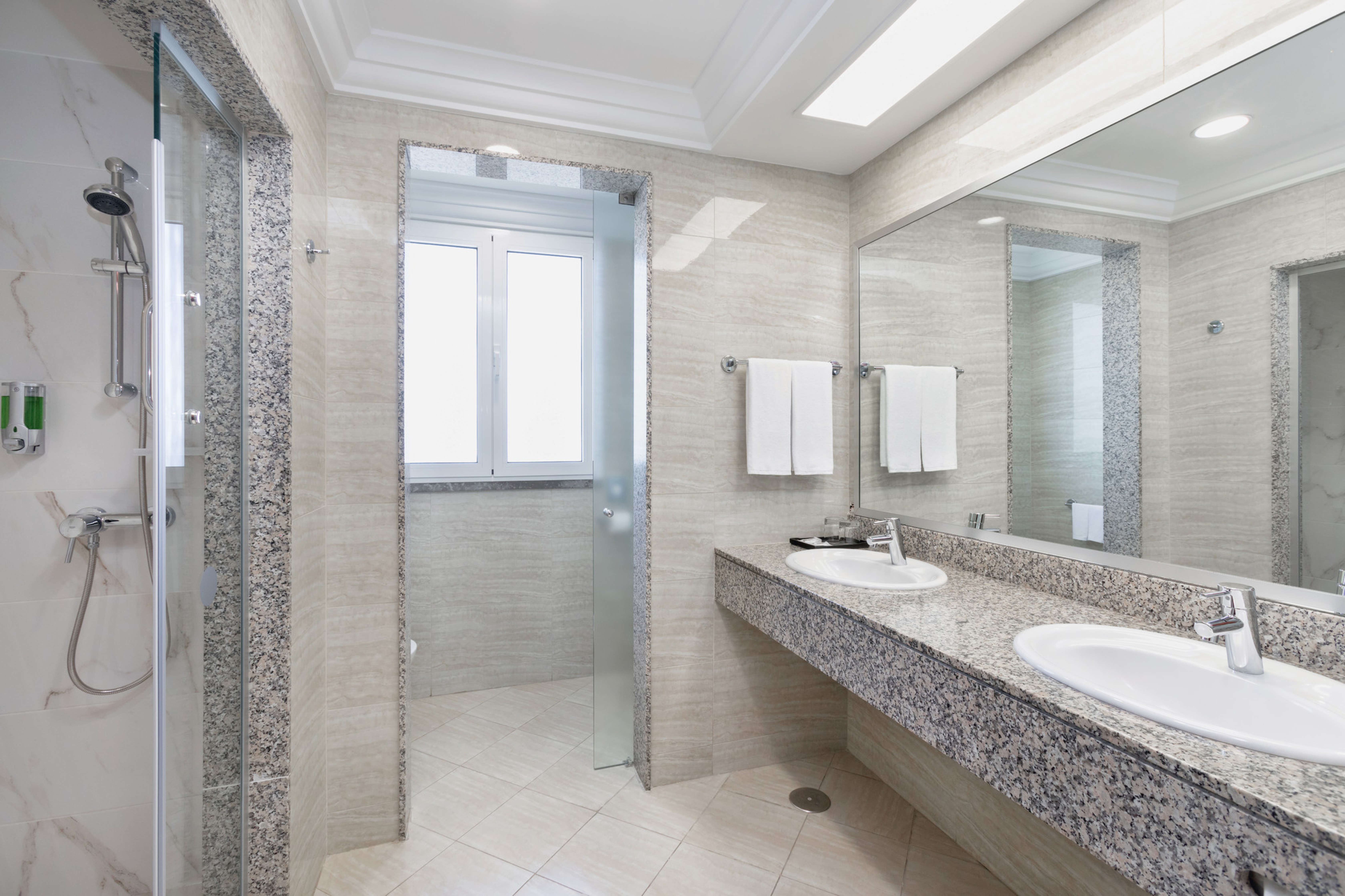 جناح جونيور، Hotel Riu Madeira 6/6