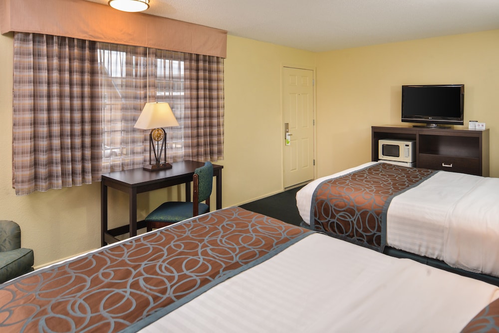 University Inn Suites 23/50