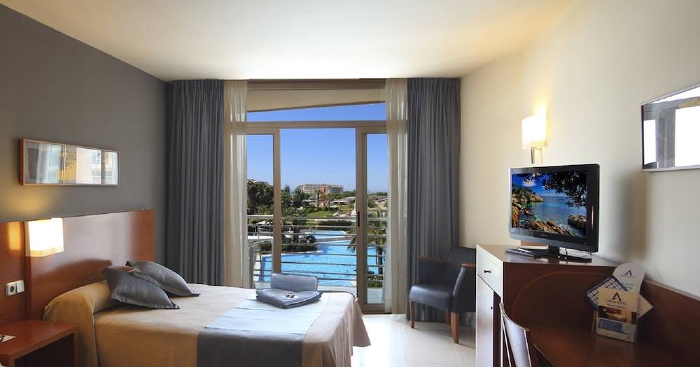 Aqua Hotel Onabrava 27/71