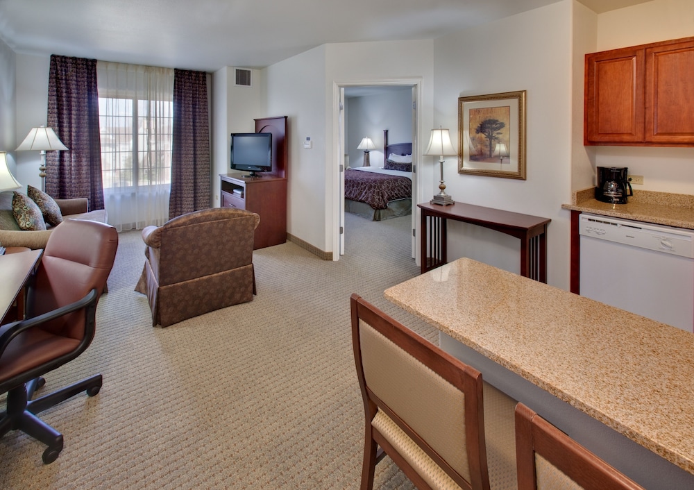STAYBRIDGE SUITES ROCKFORD 49/73