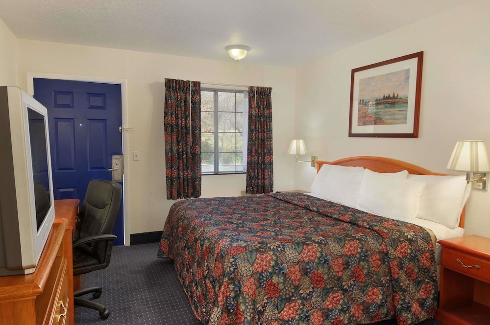 Days Inn By Wyndham Ku Lawrence 15/29