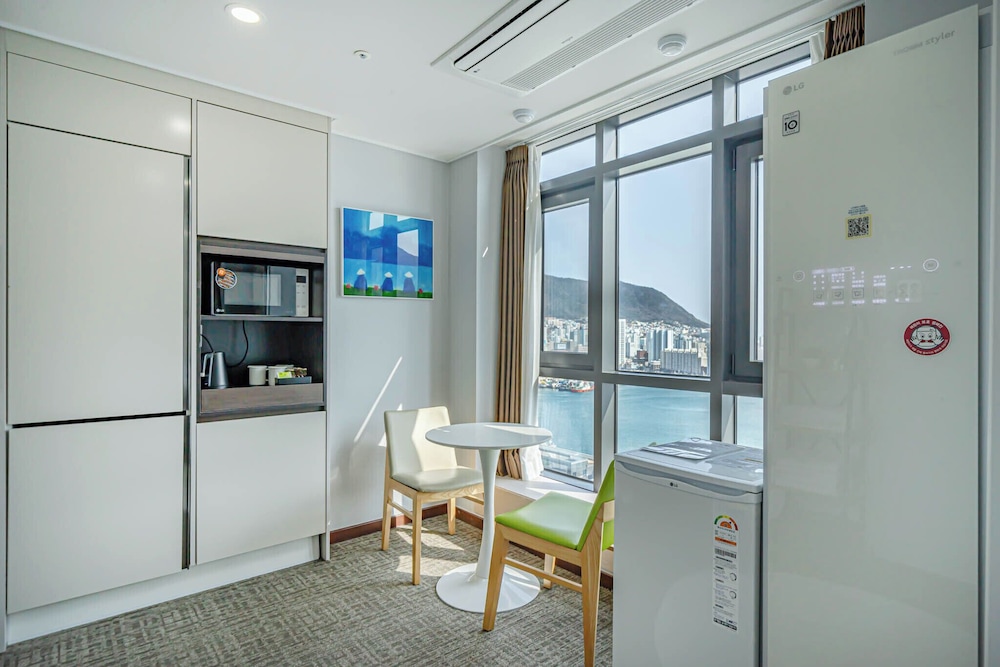 Griffin Bay Hotel 24/50