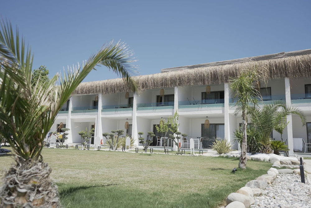 Glenn Hotel Beach 2/50
