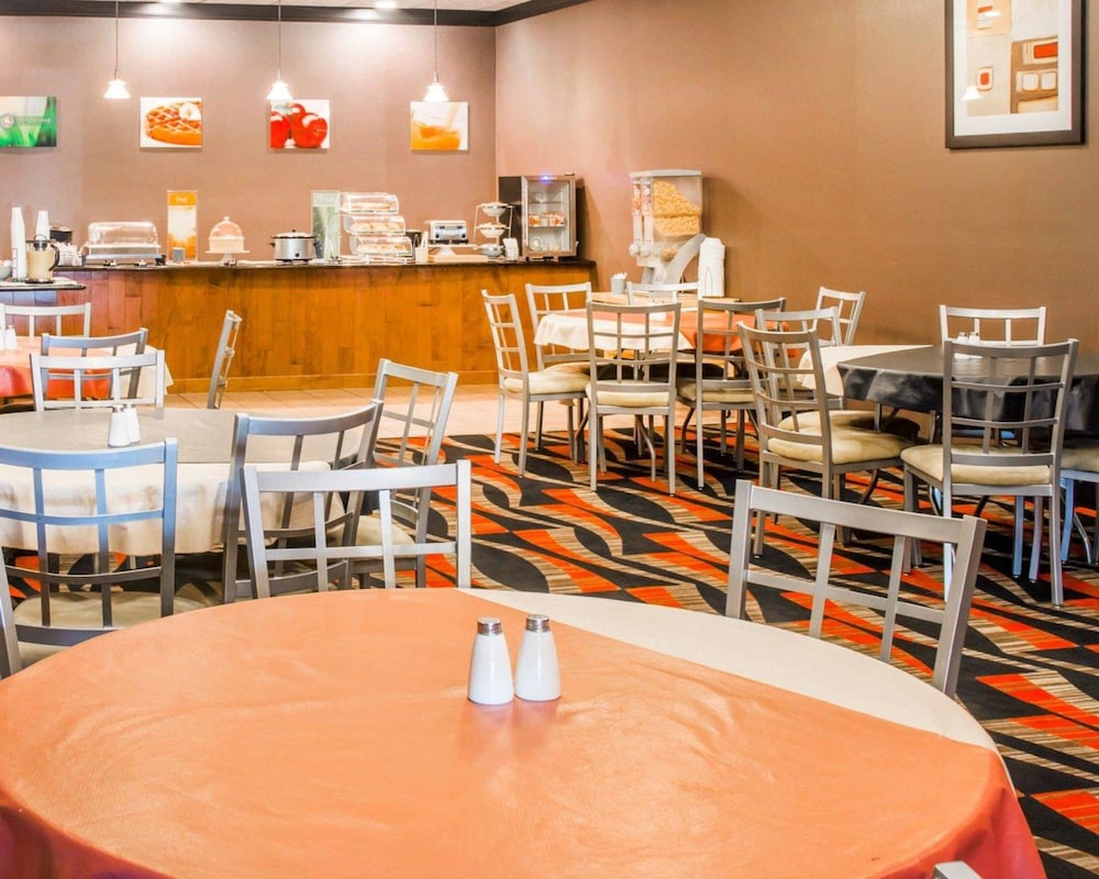 Quality Inn Suites Next To the Casino 28/35