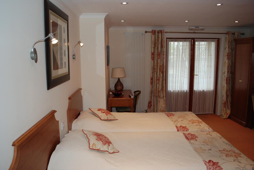 The Priory Hotel 6/48