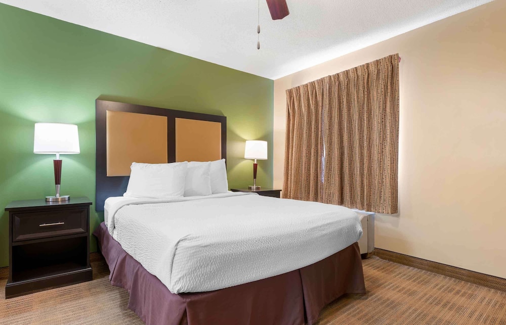 1 Queen Bed - Mobil Access Tub Ste Non-Smk Ktchn، Studio 6 Extended stay Fairfield, OH - Cincinnati 2/5