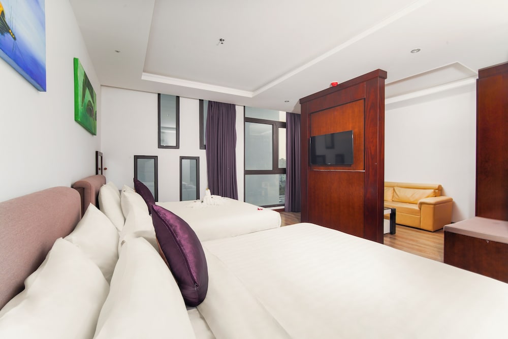 Golden Sun Hotel 36/60