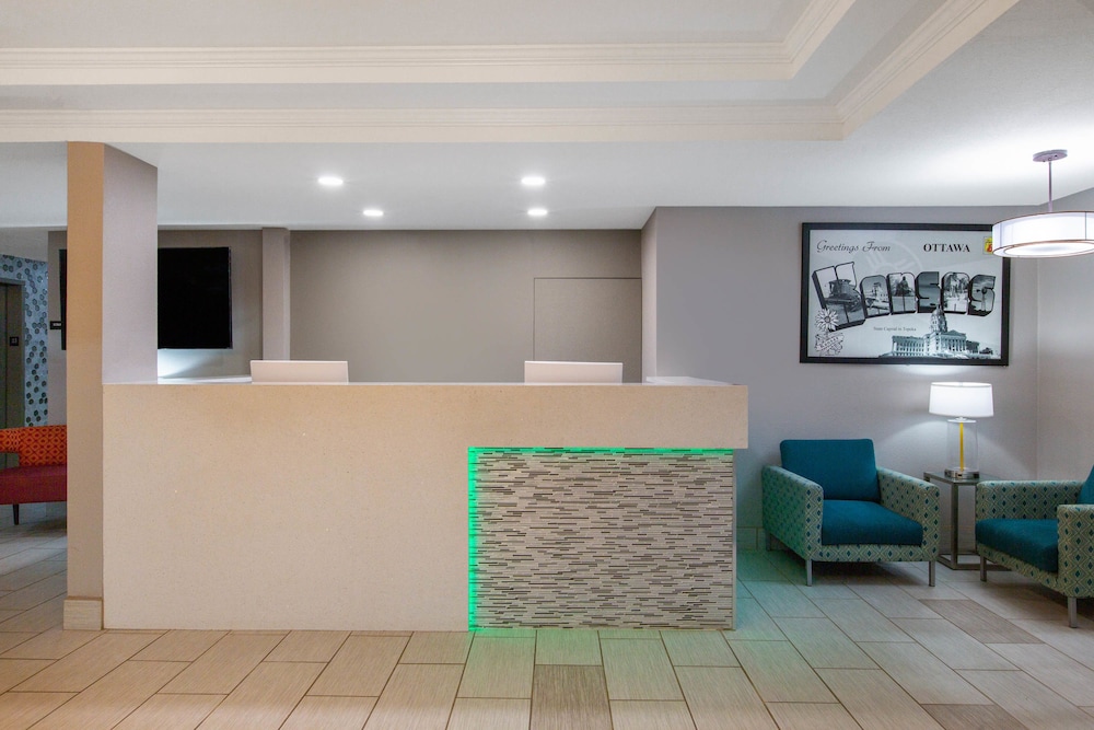 Super 8 by Wyndham Ottawa 9/26