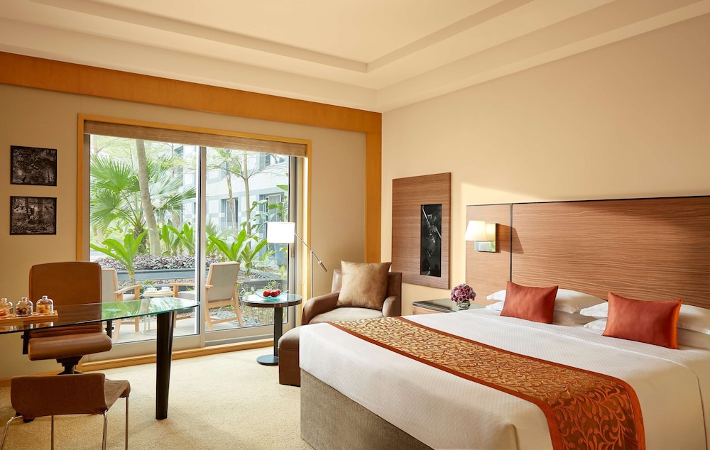 Grand Hyatt Mumbai Hotel and Residences 30/75