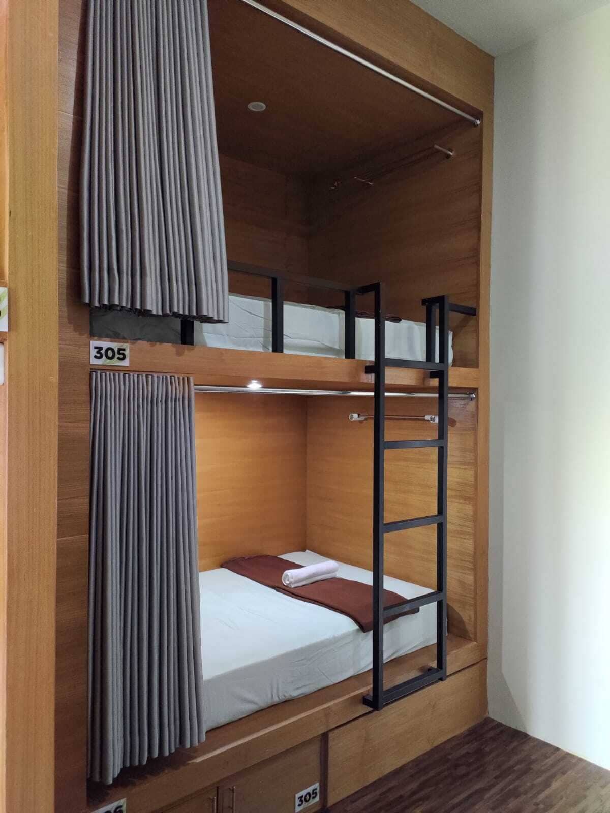 Capsule, Female Only, Single Bed