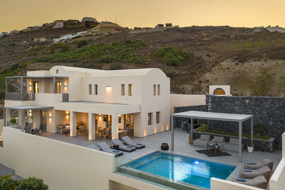 Eolia Luxury Villas 3/50