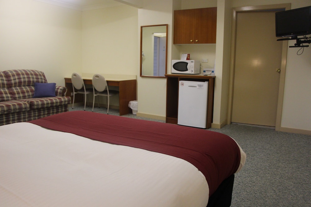 PIONEER WAY MOTEL 22/55