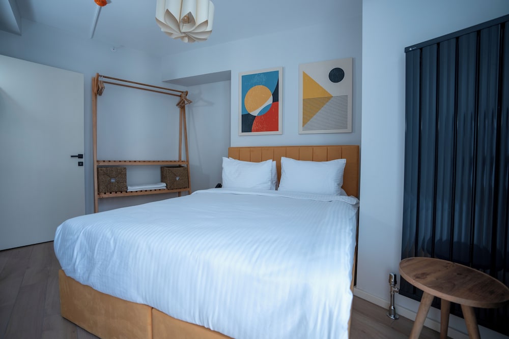Bird Nest Suites 20/47