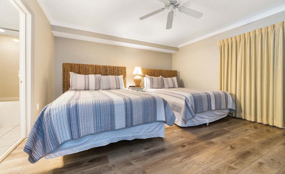236 Emerald Beach Resort 14/80