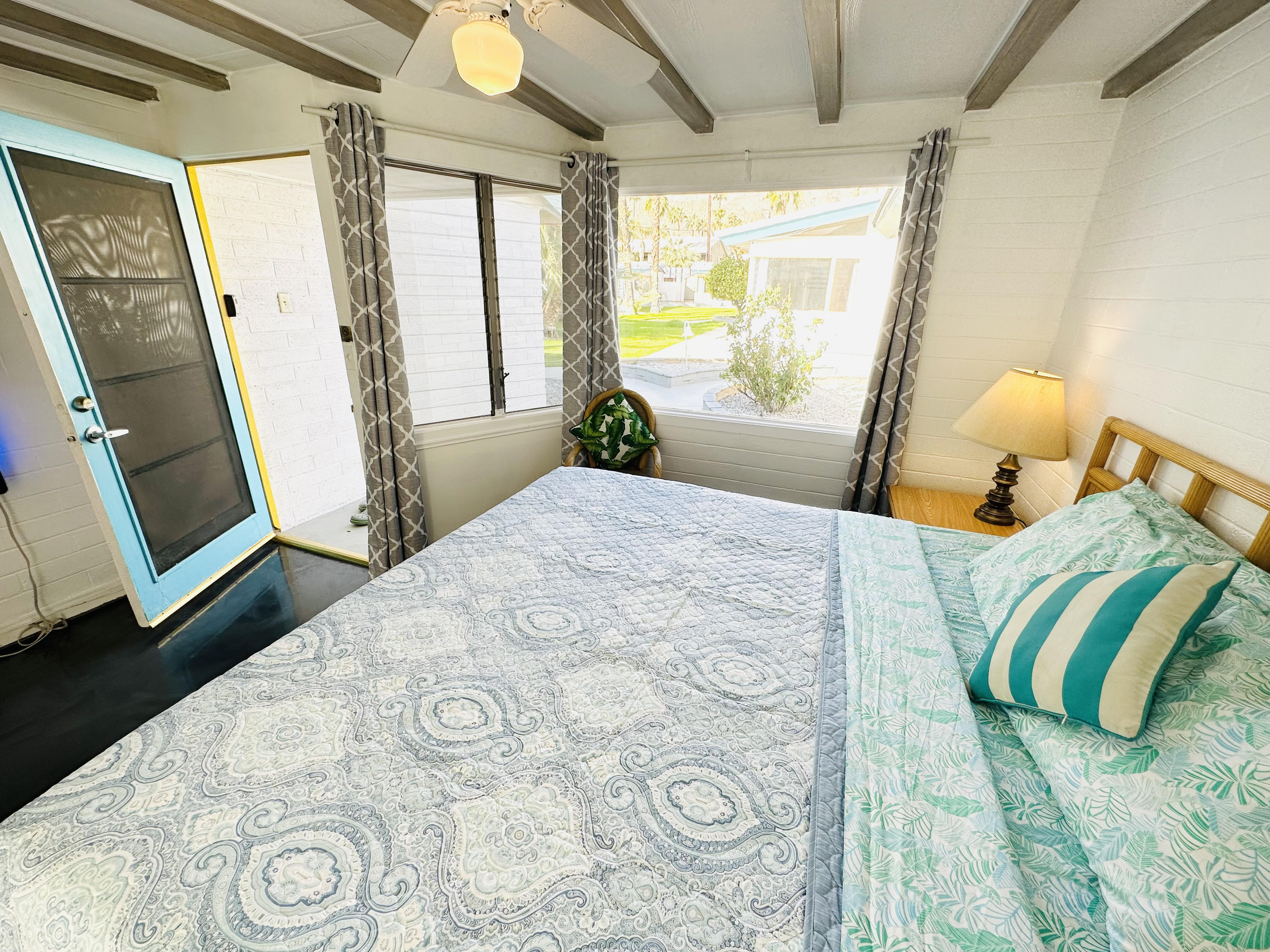 Studio, King Bed, Patio, Kitchenette, Xl