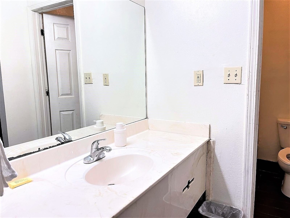 Budget Inn 45/50