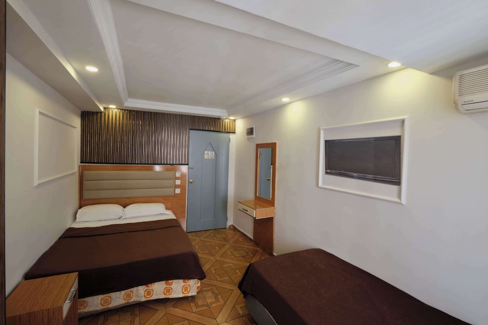 Ozbek Hotel 48/64