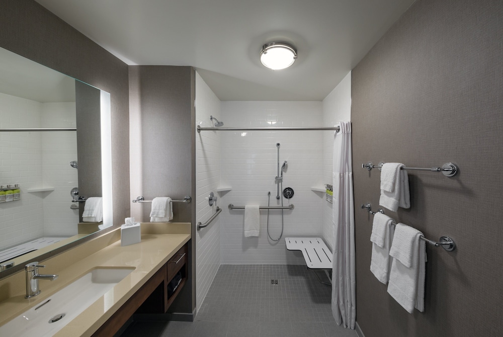 Staybridge Suites Phoenix Biltmore Area 17/56