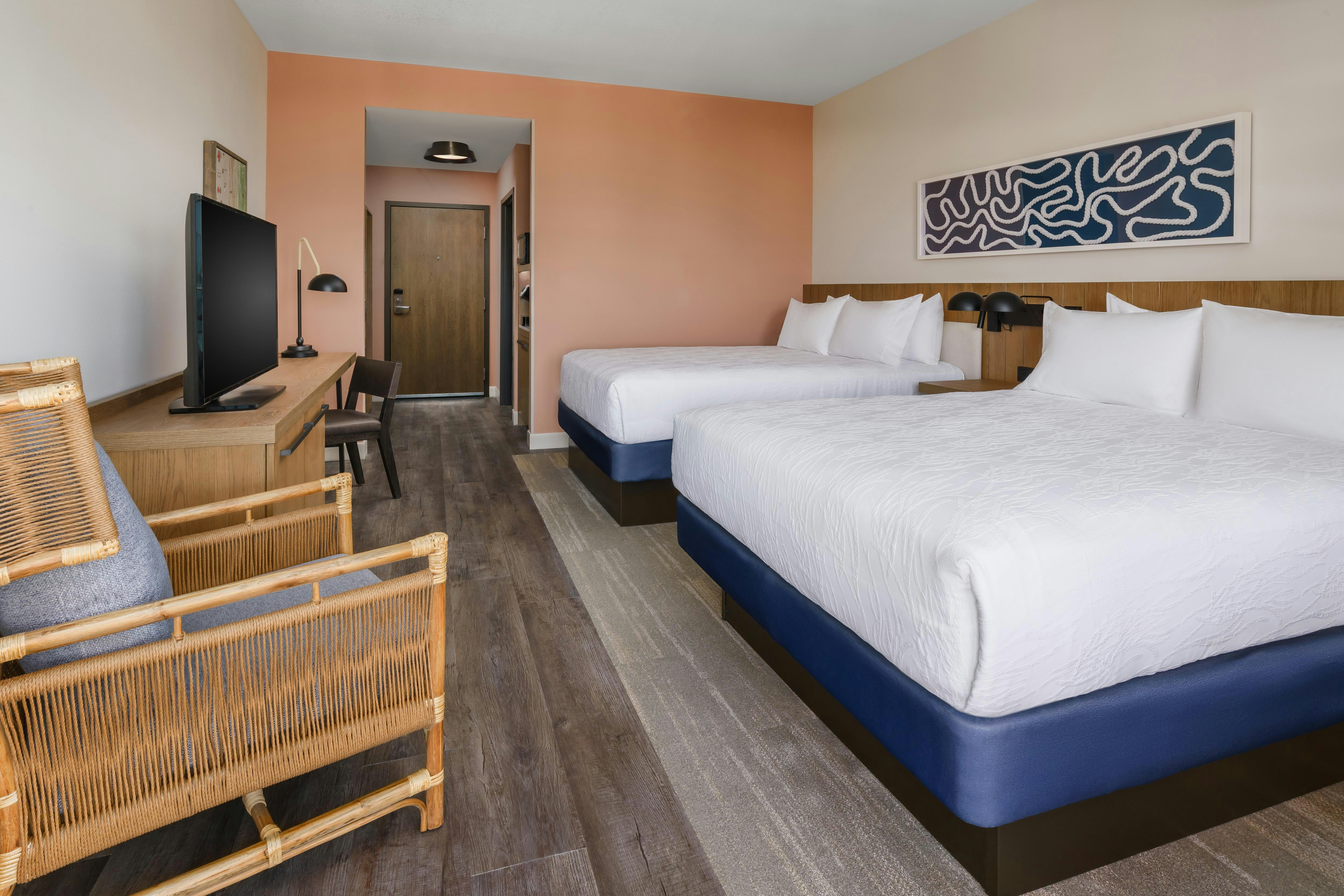 Room, 2 Queen Beds, Partial Gulf View, Balcony
