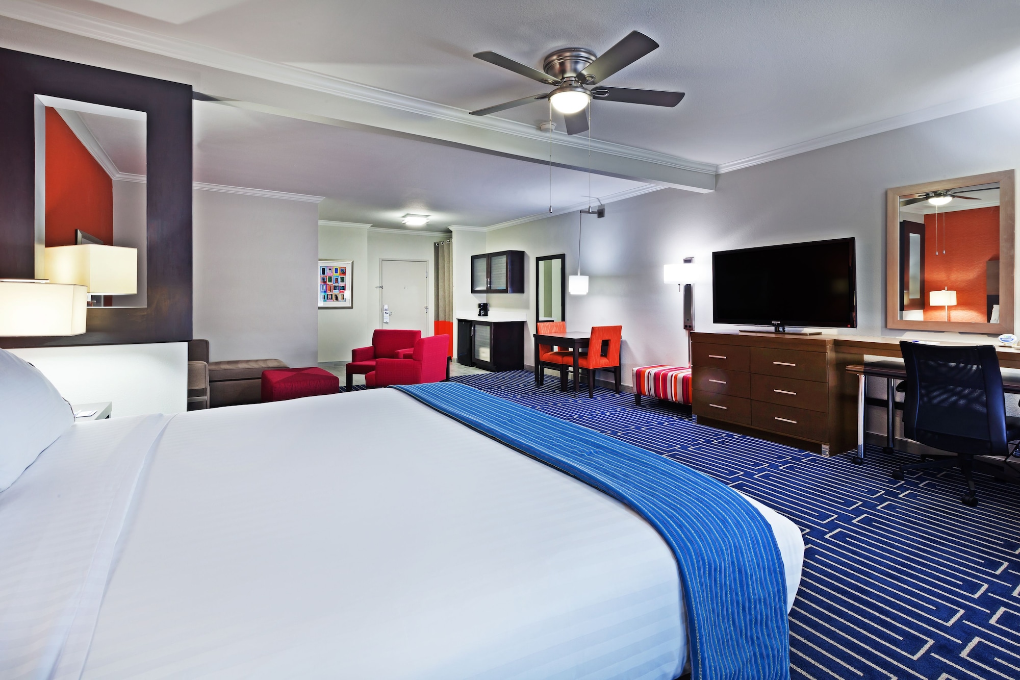 جناح بسرير كينج بإطلالة على المسبح، Holiday Inn Express Hotel And Suites Houston East 4/5