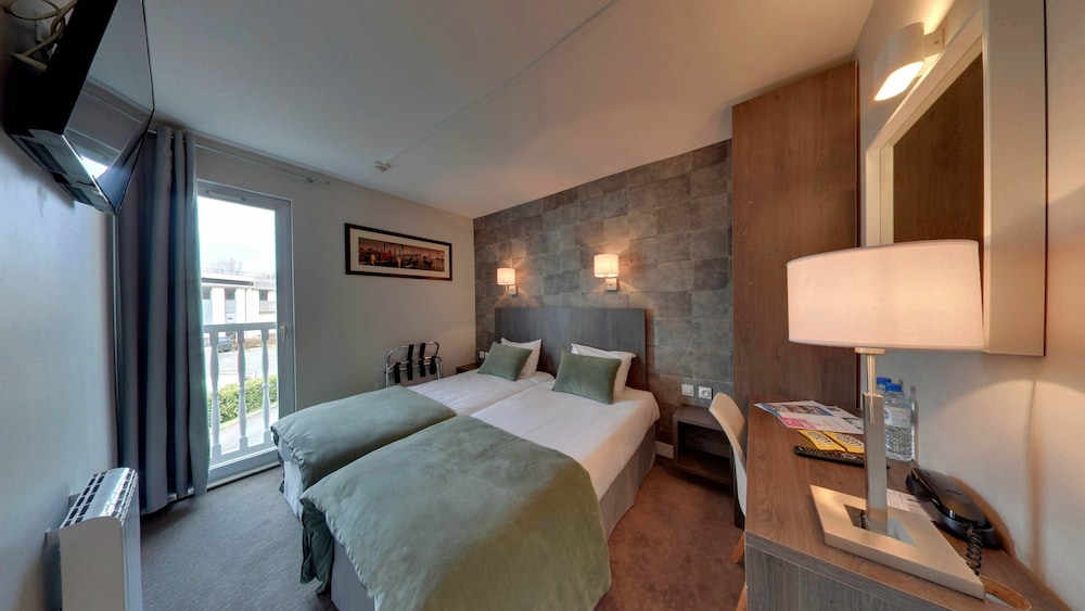 Hotel Acadie les Ulis 10/26