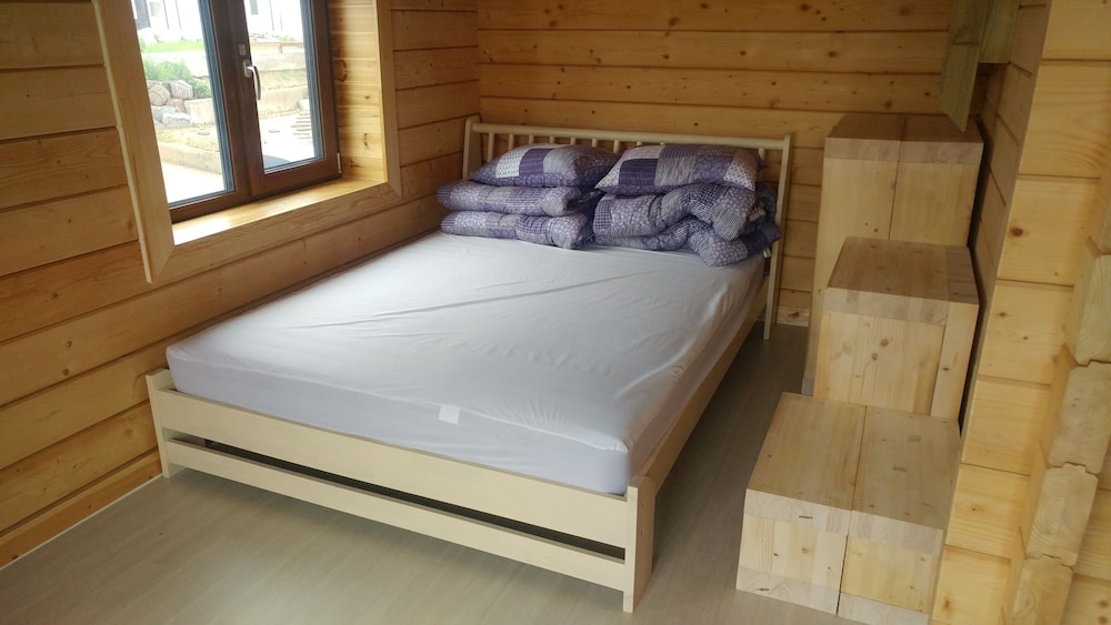 Daegwallyeong Solbawee Log-Housing Pension 4/22